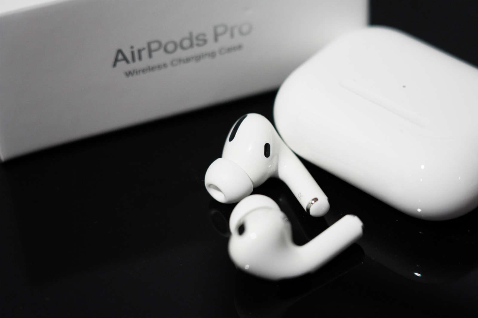The 4 Best Airpods Pro Silicone Case Cover of 2019 - ESR Blog