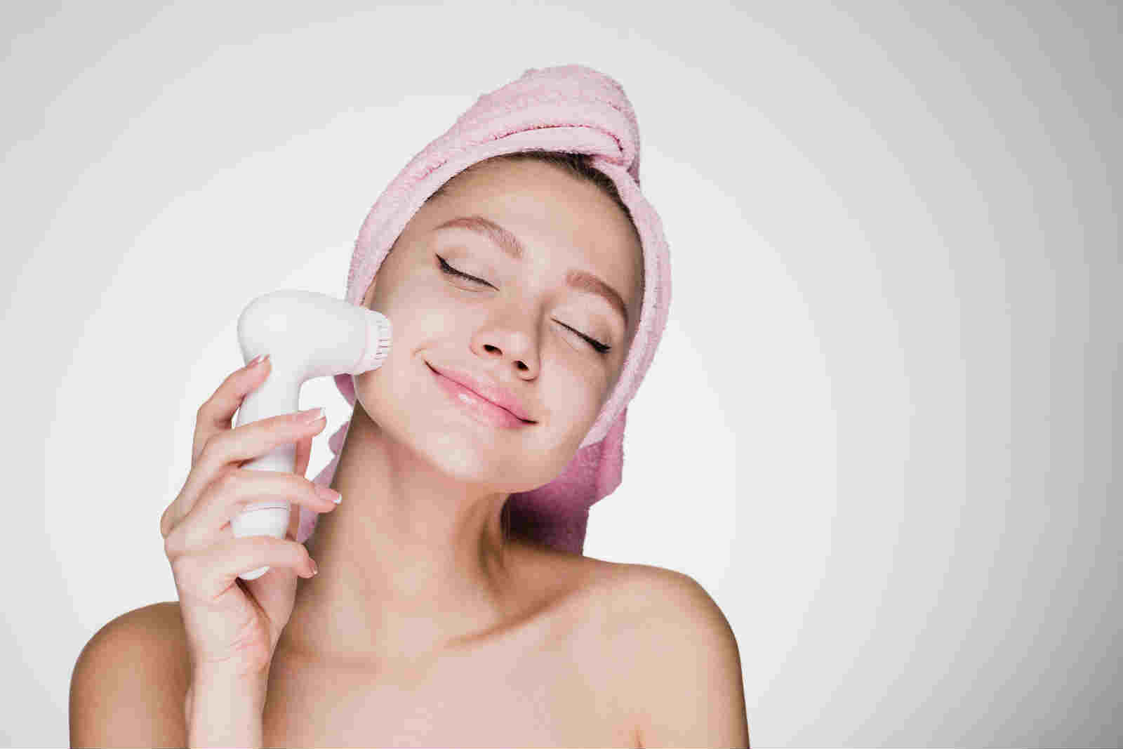 5 Tips On How To Exfoliate Your Dead Skin Using Facial Cleansing Brush! -  ESR Blog