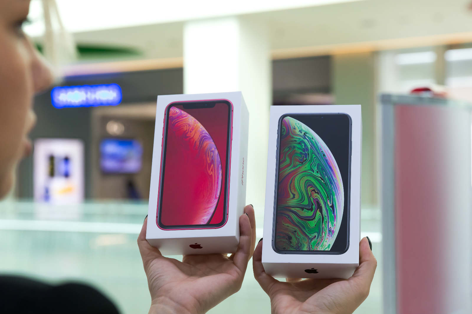 iPhone XR vs. iPhone XS: Which Should You Buy? - ESR Blog