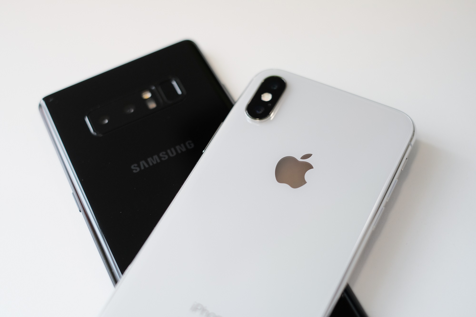 Should I Get An Iphone Or A Samsung Galaxy In 2020 Esr Blog