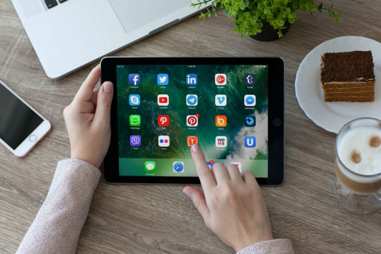 How to Choose the Best Screen Protector for iPad 8 in 2020?