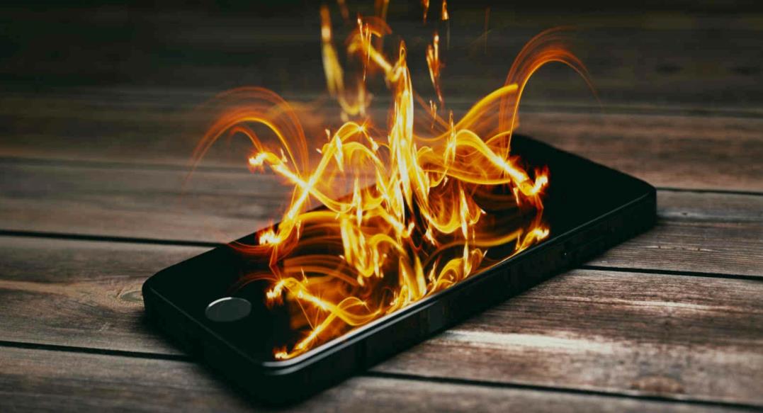 Why do iPhone 12 Get Hot? How to fix overheating issues?