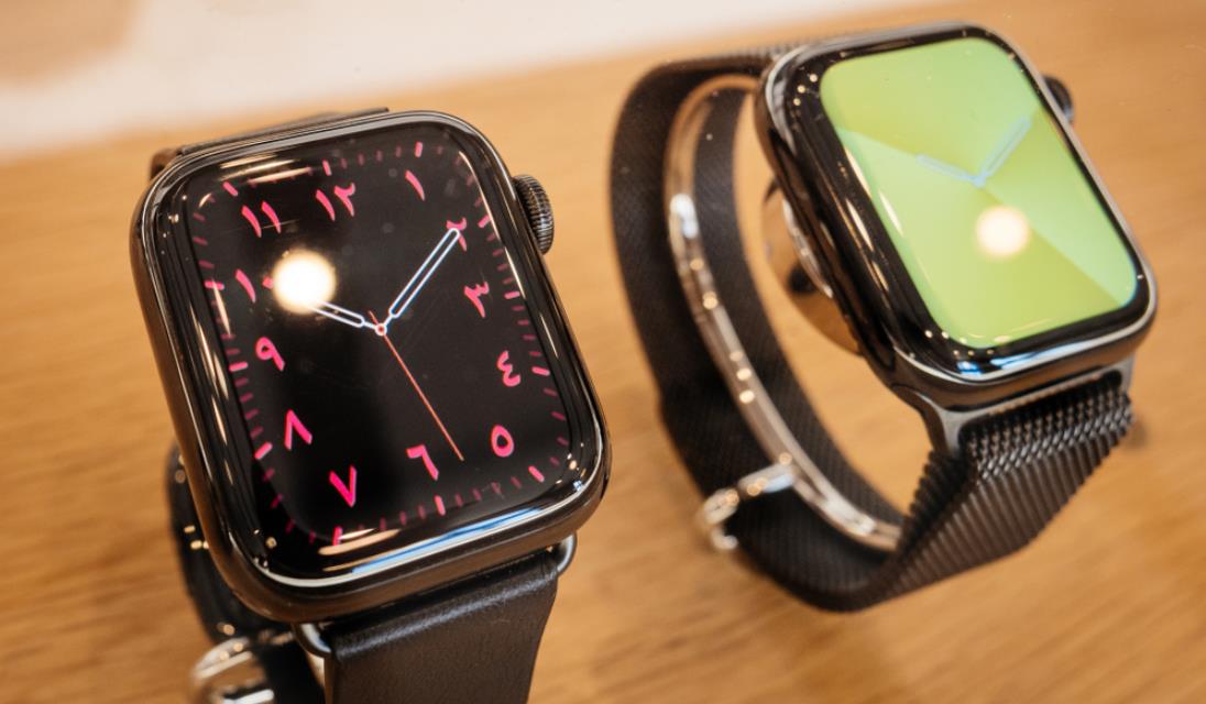 Apple Watch Series 6 40mm vs 44mm: What Size Should I Get? - ESR Blog