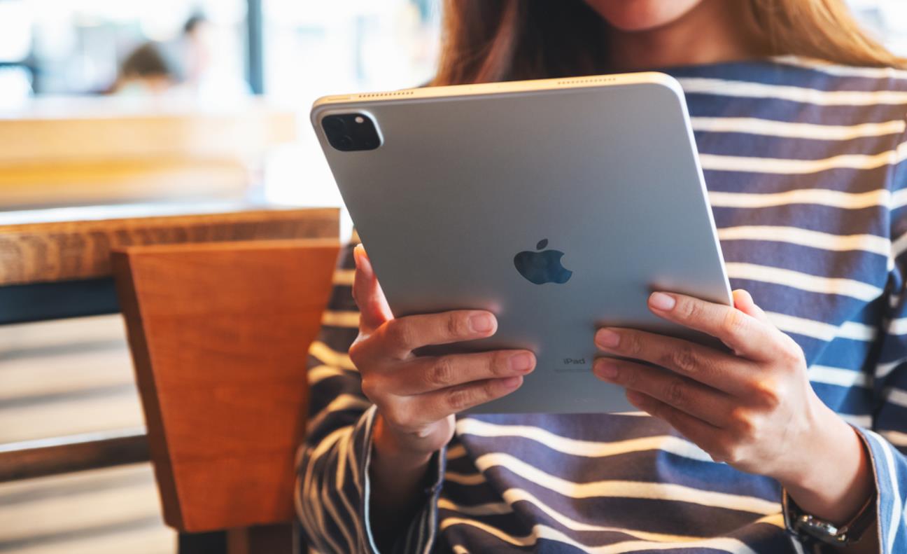 iPad Pro 2021 vs MacBook Air Price