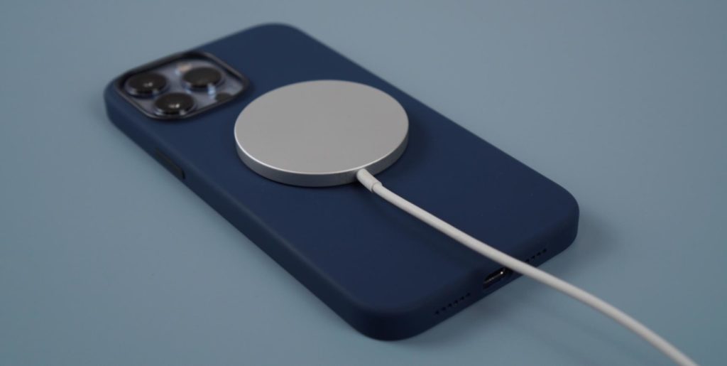 Best MagSafe Chargers for iPhone 13/13 Pro/13 Pro Max (2022) ESR Blog
