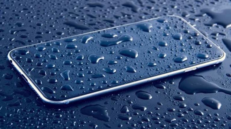 6 Easy Ways to Get Water Out of Your iPhone Charging Port:2023 Update