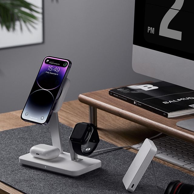 wireless-charger-3-in-1-fast-charging-station-with-digital-alarm-clock