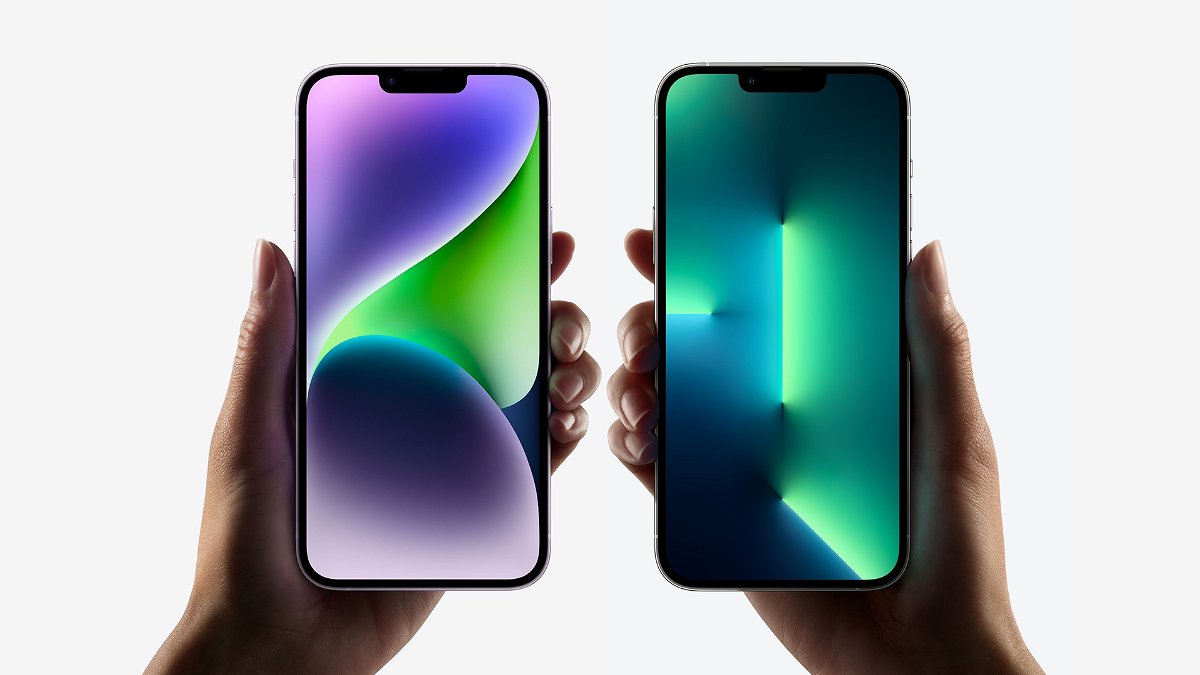 iPhone 13 Pro Max Vs. iPhone 14 Plus: Which Should You Buy? - ESR Blog