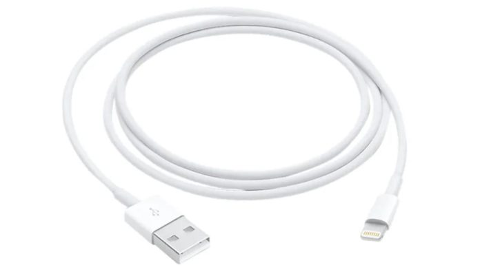 Is it better to charge with MagSafe or lightning? - ESR Blog