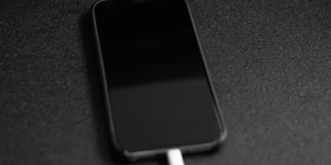how to fix black screen iphone 15