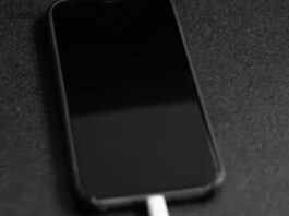 iphone 15 black screen