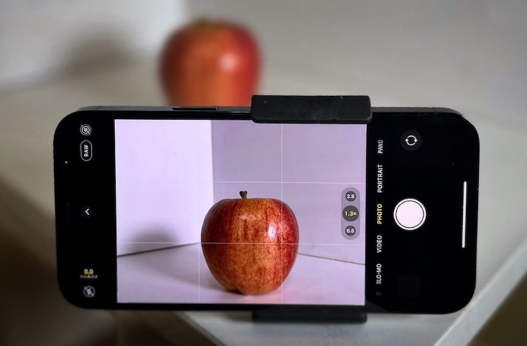 iphone camera keeps refocusing