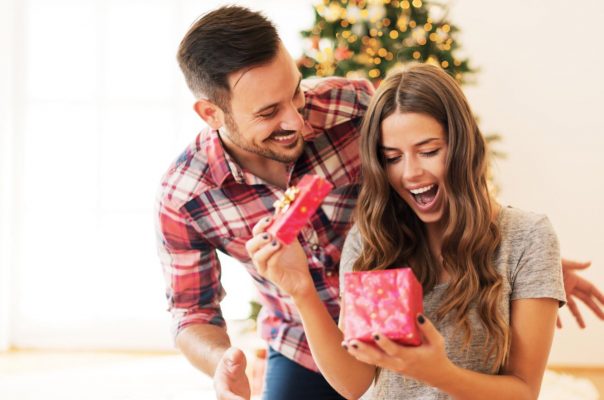 Top 8 Must Have Thoughtful Christmas Gifts For Girlfriend In 2019 Esr Blog