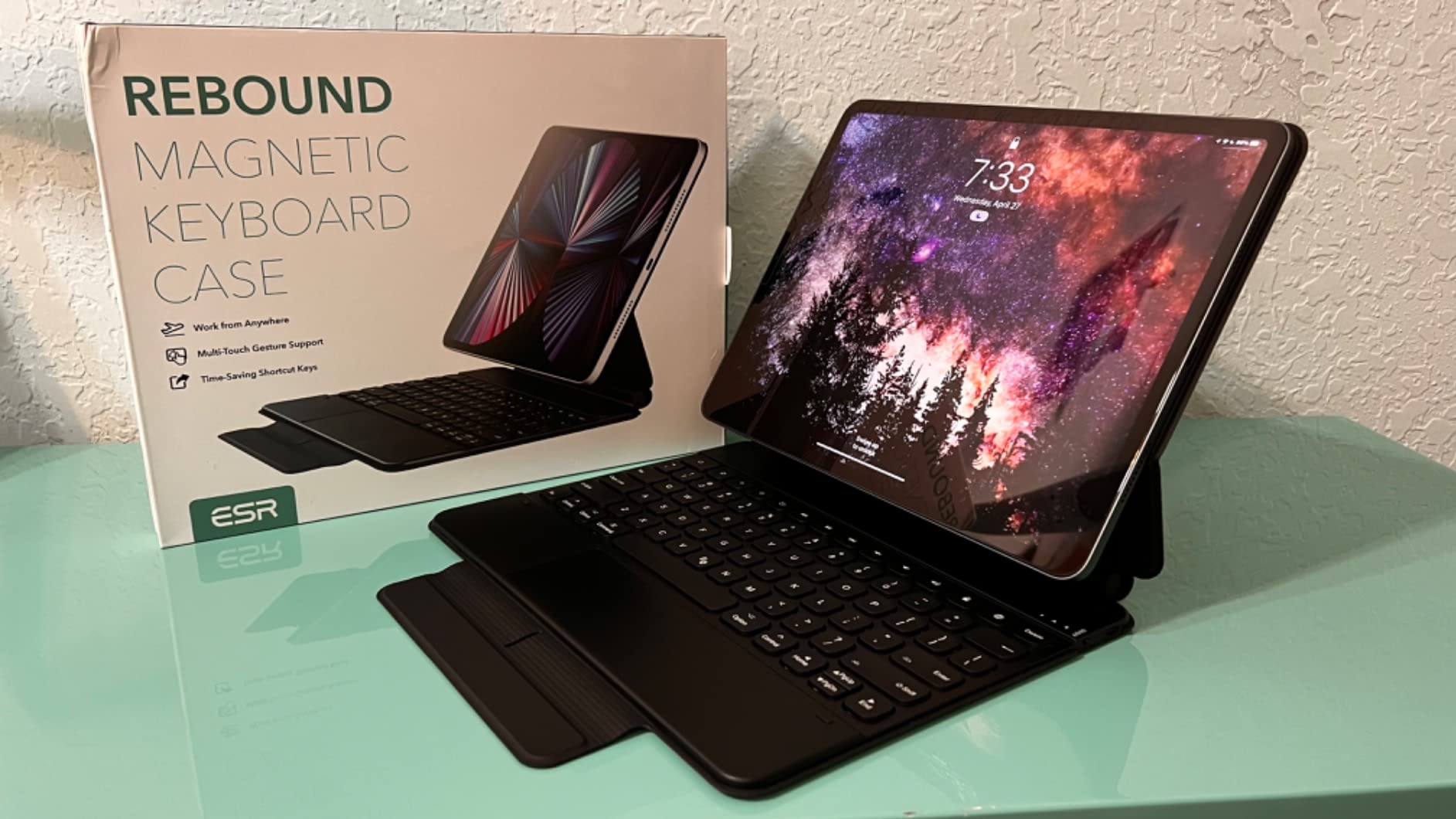 ESR iPad 10th Generation Rebound Magnetic Keyboard Case Boosts Your  Productivity - Tuvie Design